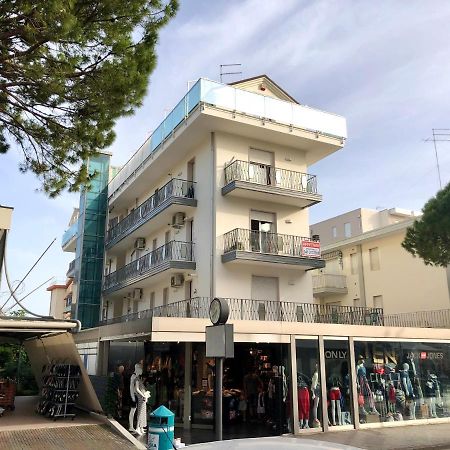 Appartamenti Cristina Carraro Immobiliare - Family Apartments Lido di Jesolo Dış mekan fotoğraf