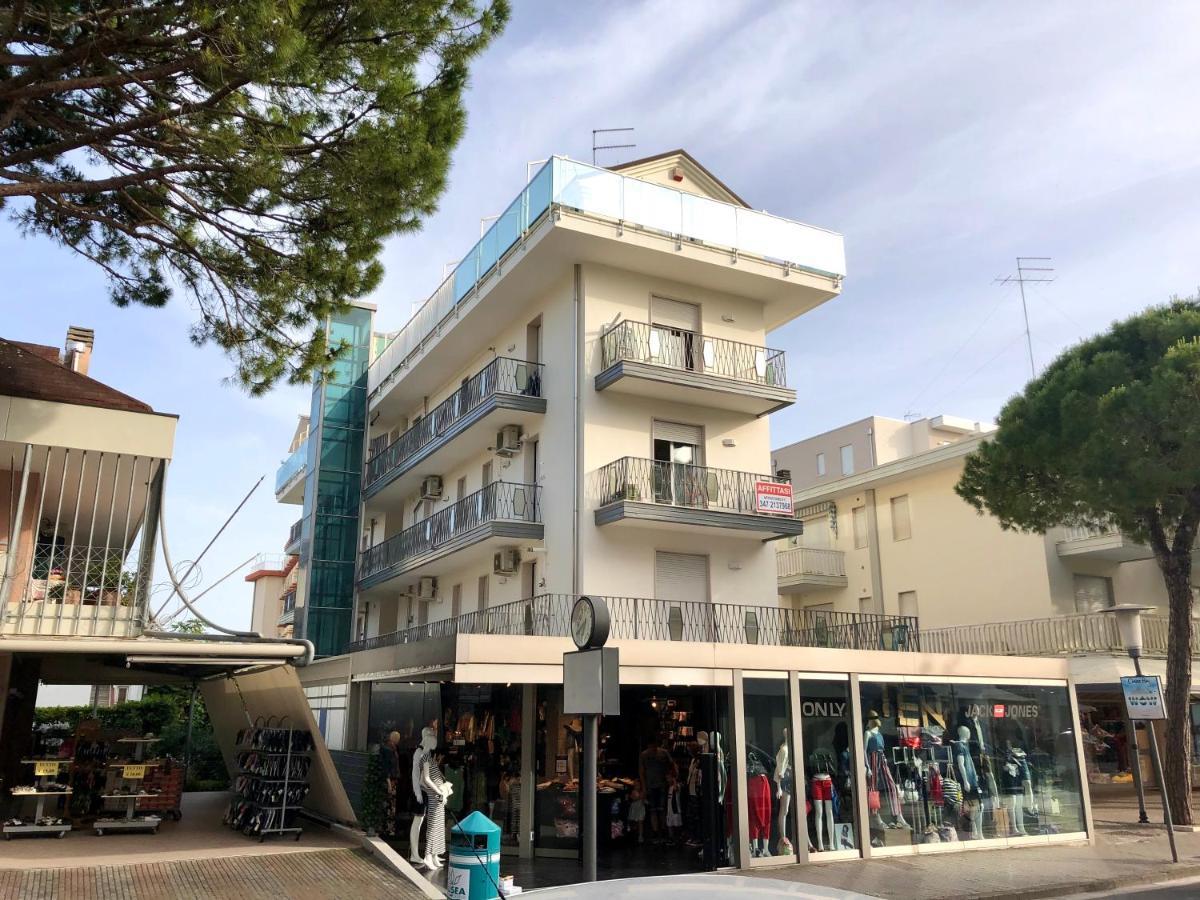Appartamenti Cristina Carraro Immobiliare - Family Apartments Lido di Jesolo Dış mekan fotoğraf